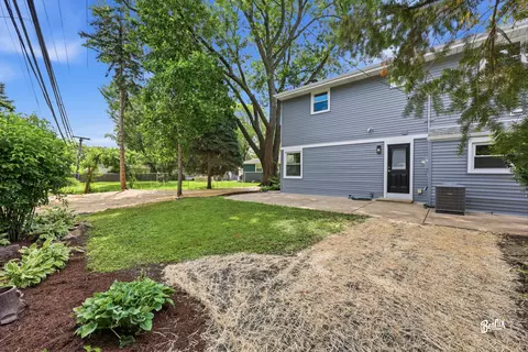 Exterior - 2002 Hawk Ct, Rolling Meadows, IL 60008 photo 2 of 5