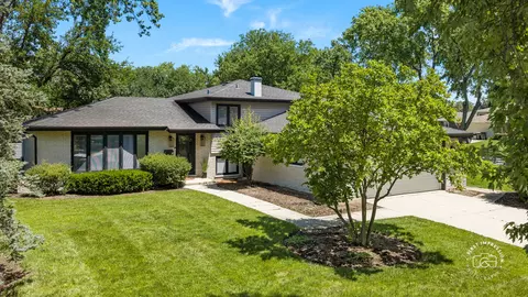 18 W088 Claremont Dr, Darien, IL 60561