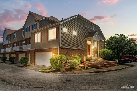 906 Neudearborn Ln, Naperville, IL 60563
