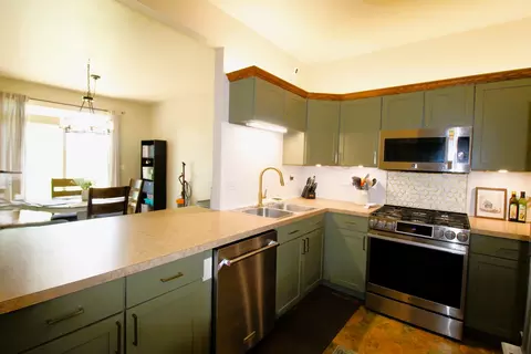 5411 Cobblers Xing, Mchenry, IL 60050 photo 2