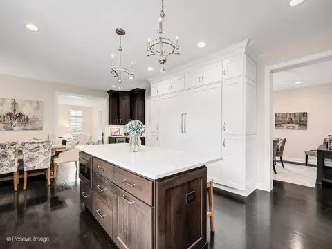 Kitchen - 148 Hawkins Cir, Wheaton, IL 60189 photo 6 of 7