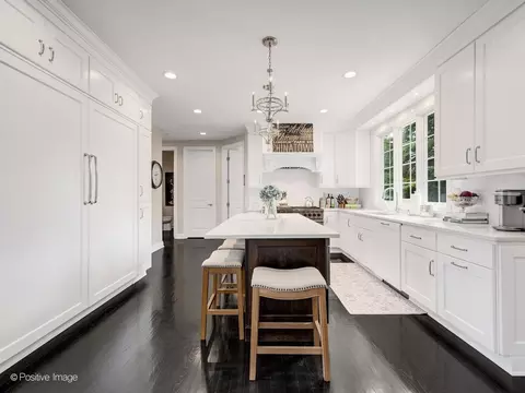 Kitchen - 148 Hawkins Cir, Wheaton, IL 60189 photo 2 of 7