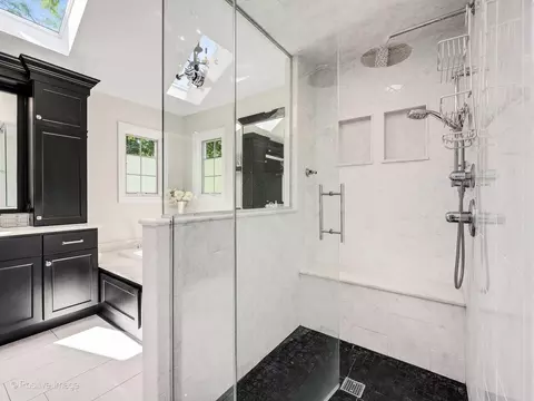 Bath - 148 Hawkins Cir, Wheaton, IL 60189 photo 7 of 7