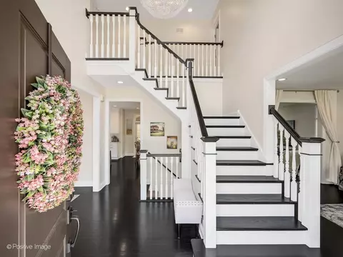 Entry Way - 148 Hawkins Cir, Wheaton, IL 60189 photo 2 of 3