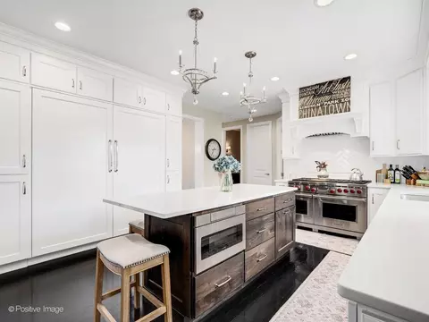 Kitchen - 148 Hawkins Cir, Wheaton, IL 60189 photo 7 of 7