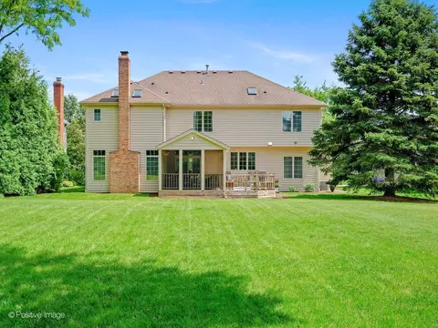 Exterior - 148 Hawkins Cir, Wheaton, IL 60189 photo 5 of 7