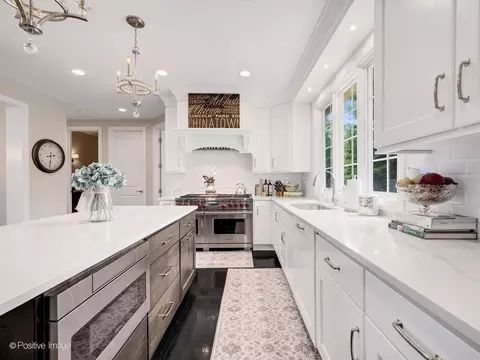 Kitchen - 148 Hawkins Cir, Wheaton, IL 60189 photo 3 of 7