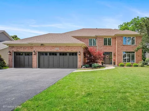 148 Hawkins Cir, Wheaton, IL 60189