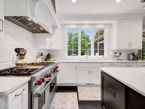 Kitchen - 148 Hawkins Cir, Wheaton, IL 60189 photo 5 of 7