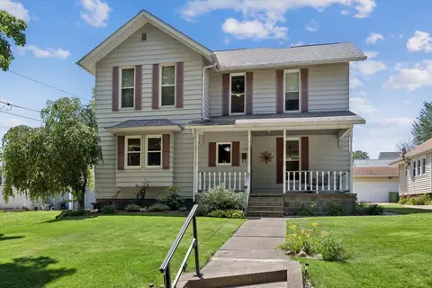 1208 7th St, Clinton, IA 52732