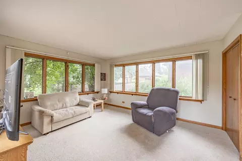 725 Augusta Ave, Elgin, IL 60120 photo 13