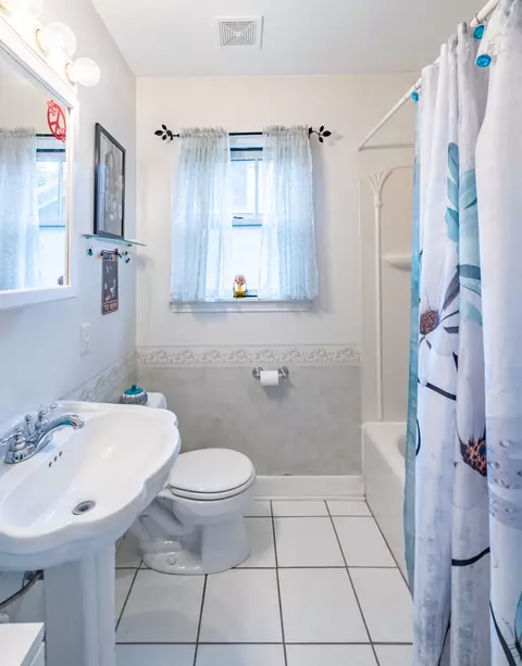 725 Augusta Ave, Elgin, IL 60120 photo 25