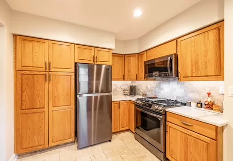 725 Augusta Ave, Elgin, IL 60120 photo 8