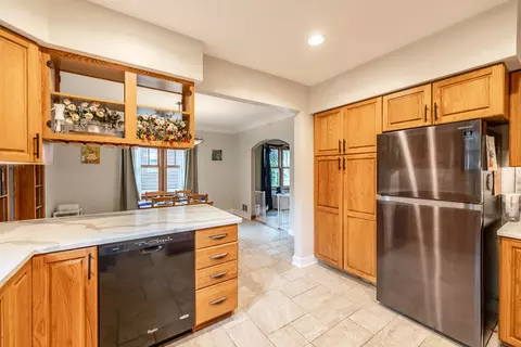 725 Augusta Ave, Elgin, IL 60120 photo 9