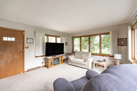 725 Augusta Ave, Elgin, IL 60120 photo 14