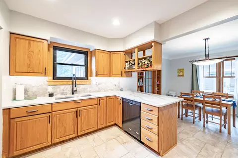 725 Augusta Ave, Elgin, IL 60120 photo 10