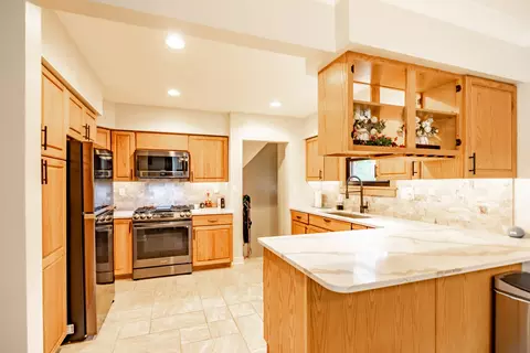 725 Augusta Ave, Elgin, IL 60120 photo 7
