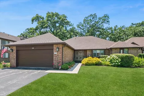 13232 S Oak Ridge Trl, Palos Heights, IL 60463