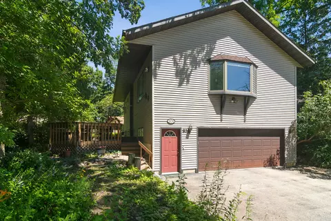 26736 N Circle Dr, Mundelein, IL 60060