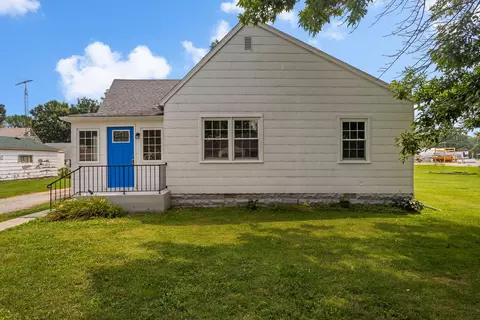 303 S Shirley St, Newman, IL 61942