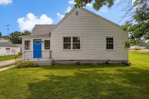 303 S Shirley St, Newman, IL 61942