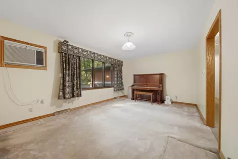 Living - 2087 Blackhawk Ln, Dixon, IL 61021 photo 2 of 5