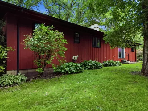 Exterior - 2087 Blackhawk Ln, Dixon, IL 61021 photo 5 of 7