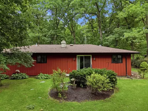 Exterior - 2087 Blackhawk Ln, Dixon, IL 61021 photo 6 of 7