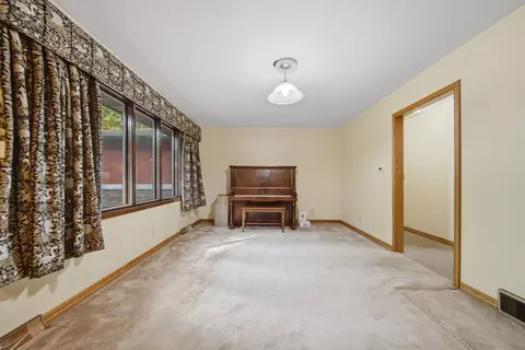Living - 2087 Blackhawk Ln, Dixon, IL 61021 photo 1 of 5