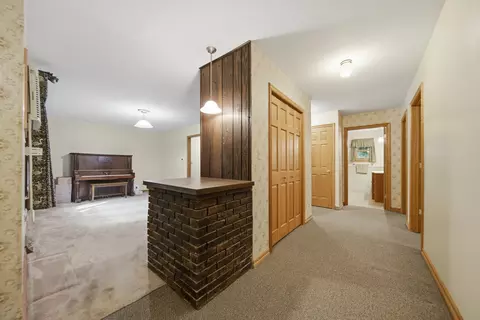 Entry Way - 2087 Blackhawk Ln, Dixon, IL 61021 photo 2 of 4
