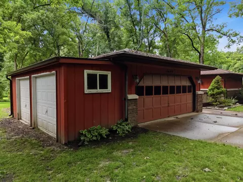 Exterior - 2087 Blackhawk Ln, Dixon, IL 61021 photo 2 of 7
