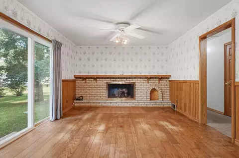 Living - 2087 Blackhawk Ln, Dixon, IL 61021 photo 5 of 5