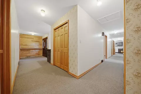 Entry Way - 2087 Blackhawk Ln, Dixon, IL 61021 photo 4 of 4