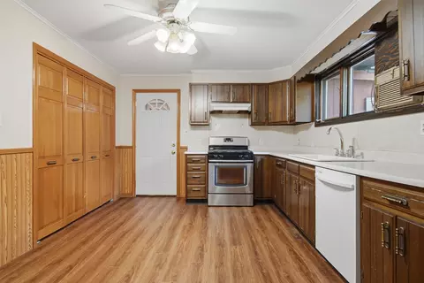 Kitchen - 2087 Blackhawk Ln, Dixon, IL 61021 photo 2 of 2