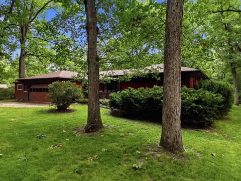 Exterior - 2087 Blackhawk Ln, Dixon, IL 61021 photo 4 of 7