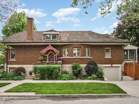 2500 W Farwell Ave, Chicago, IL 60645