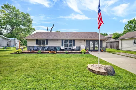 172 S Cash St, Seneca, IL 61360