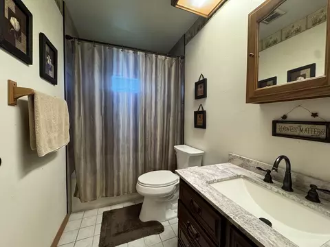 Bath - 505 E Charles St, Ashkum, IL 60911 photo 1 of 2