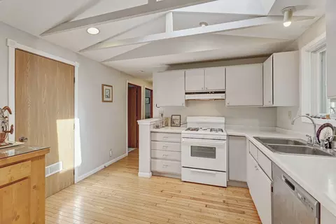 Kitchen - 19903 Mcguire Rd, Harvard, IL 60033 photo 3 of 4