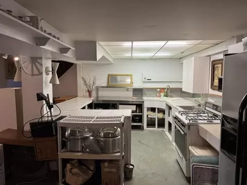 Kitchen - 19903 Mcguire Rd, Harvard, IL 60033 photo 4 of 4