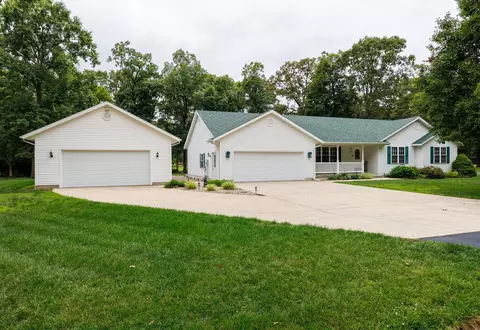 3608 Andrews Ct, Salem, IL 62881