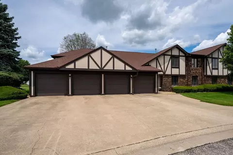 5 Crystal Ct #5, Pontiac, IL 61764