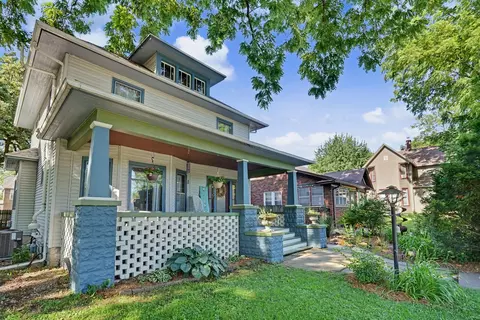 537 W 9th St, Davenport, IA 52803