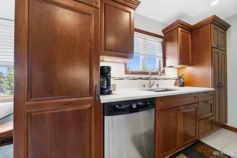 Kitchen - 15155 Ridgeway Ave, Midlothian, IL 60445 photo 3 of 4
