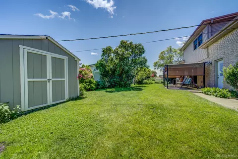 Exterior - 15155 Ridgeway Ave, Midlothian, IL 60445 photo 5 of 6