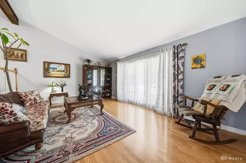 Living - 15155 Ridgeway Ave, Midlothian, IL 60445 photo 1 of 5