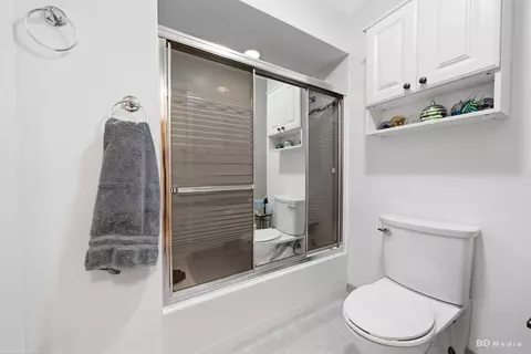 Bath - 15155 Ridgeway Ave, Midlothian, IL 60445 photo 2 of 2