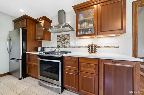 Kitchen - 15155 Ridgeway Ave, Midlothian, IL 60445 photo 2 of 4