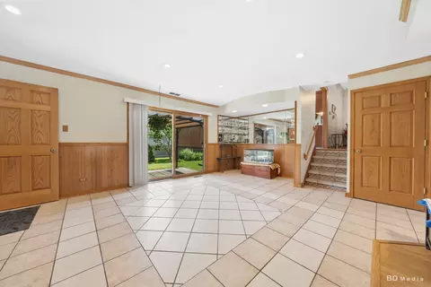 Living - 15155 Ridgeway Ave, Midlothian, IL 60445 photo 5 of 5