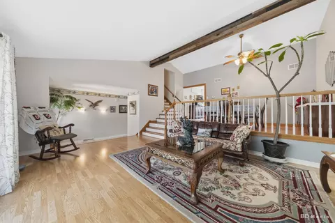 Living - 15155 Ridgeway Ave, Midlothian, IL 60445 photo 2 of 5